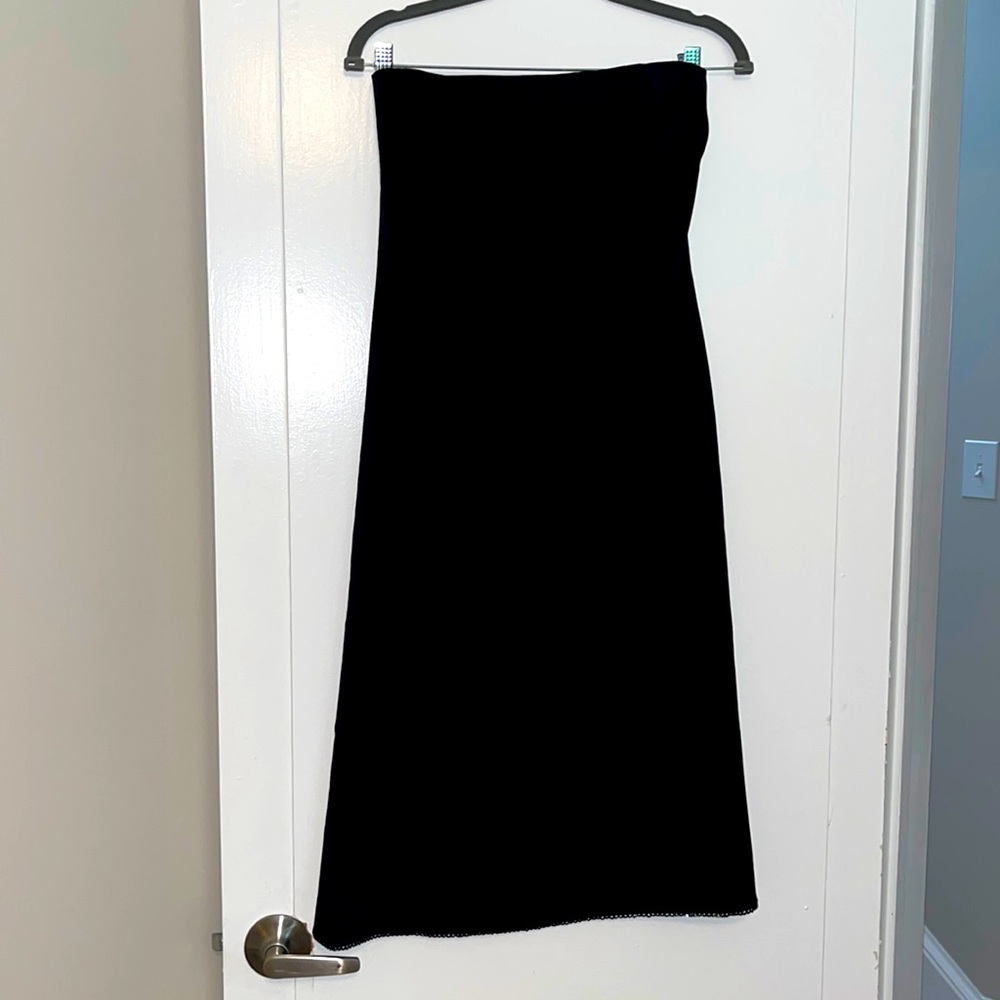 Harold’s size 8 classic black strapless dress
